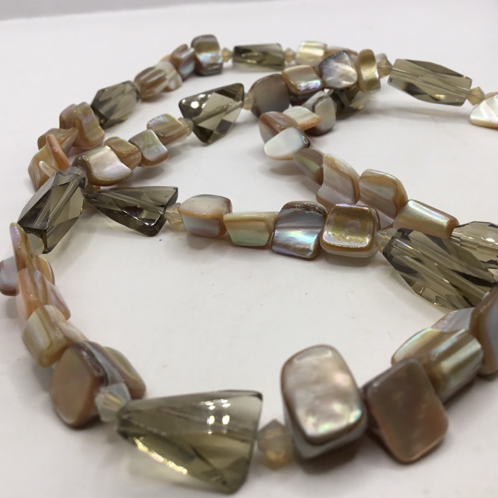 Mother of Pearl (MOP) Shell & Glass Bead Necklace - Picture 3 of 8